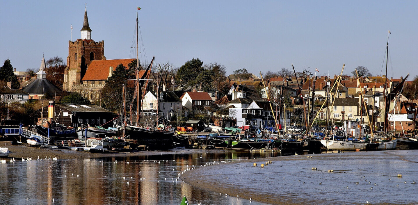 Scenic boat town